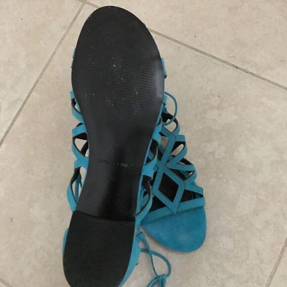 Kendall + Kylie Sandals  - Picture 3 of 4